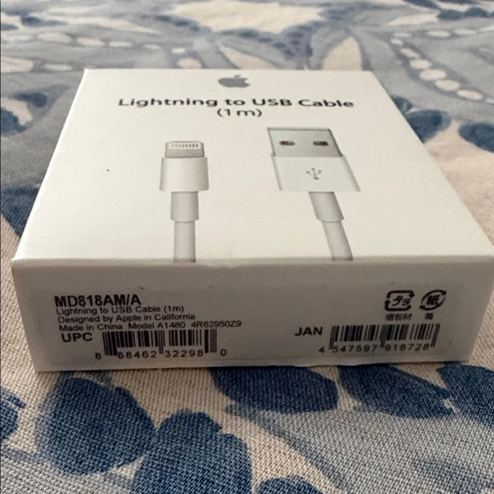 Apple White Lightning to USB Cable (nwt)